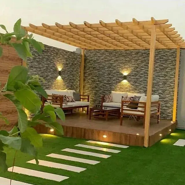 برجولات خشب وحديد للجلسات الخارجية في الرياض