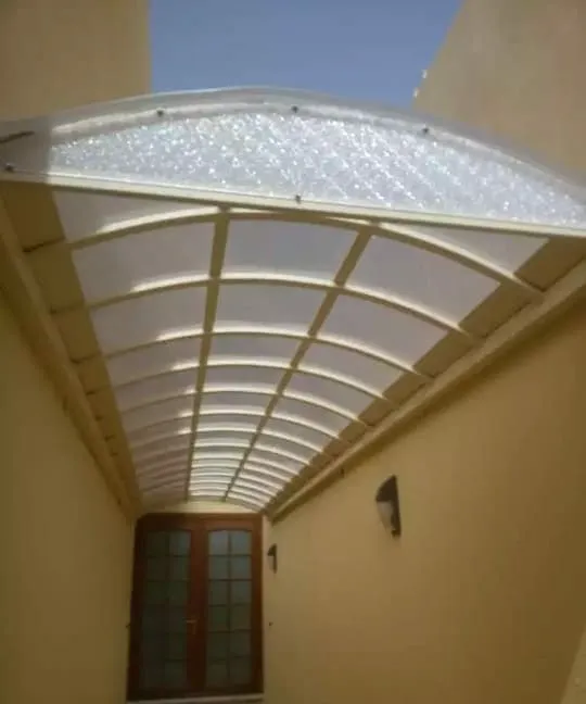 مظلات لكسان منحنية الرياض — تصميم عصري ومرن