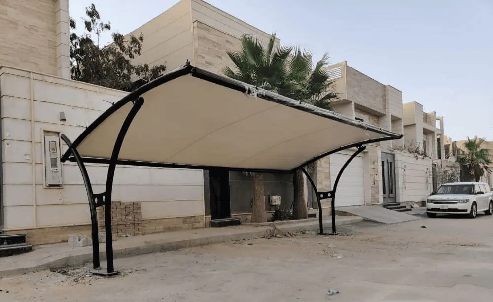 مظلات مواقف مستشفيات الرياض — تصميم ناتئ للفلل والمرافق