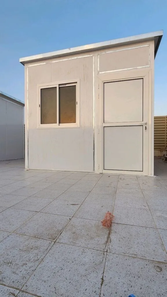 تطبيقات متنوعة لغرف عمال ساندوتش بانل الرياض 0532228615 مظلات وسواتر القاسم الحديثة