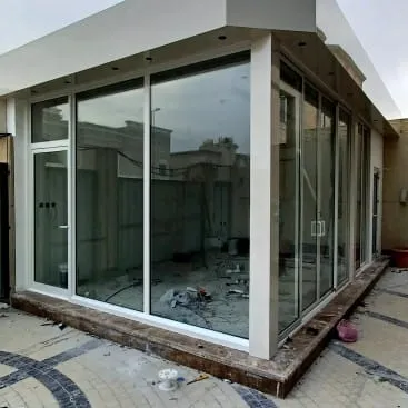 مجالس زجاجية كبيرة للمنازل الرياض 0532228615 - مظلات وسواتر القاسم الحديثة - تصميم مجالس خارجية كبيرة