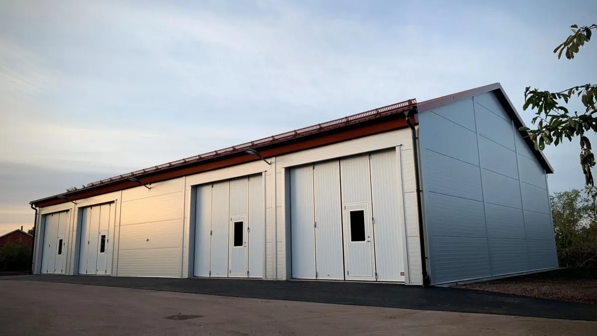 مستودع صناعي متكامل ساندوتش بانل الرياض 0532228615 مظلات وسواتر القاسم الحديثة