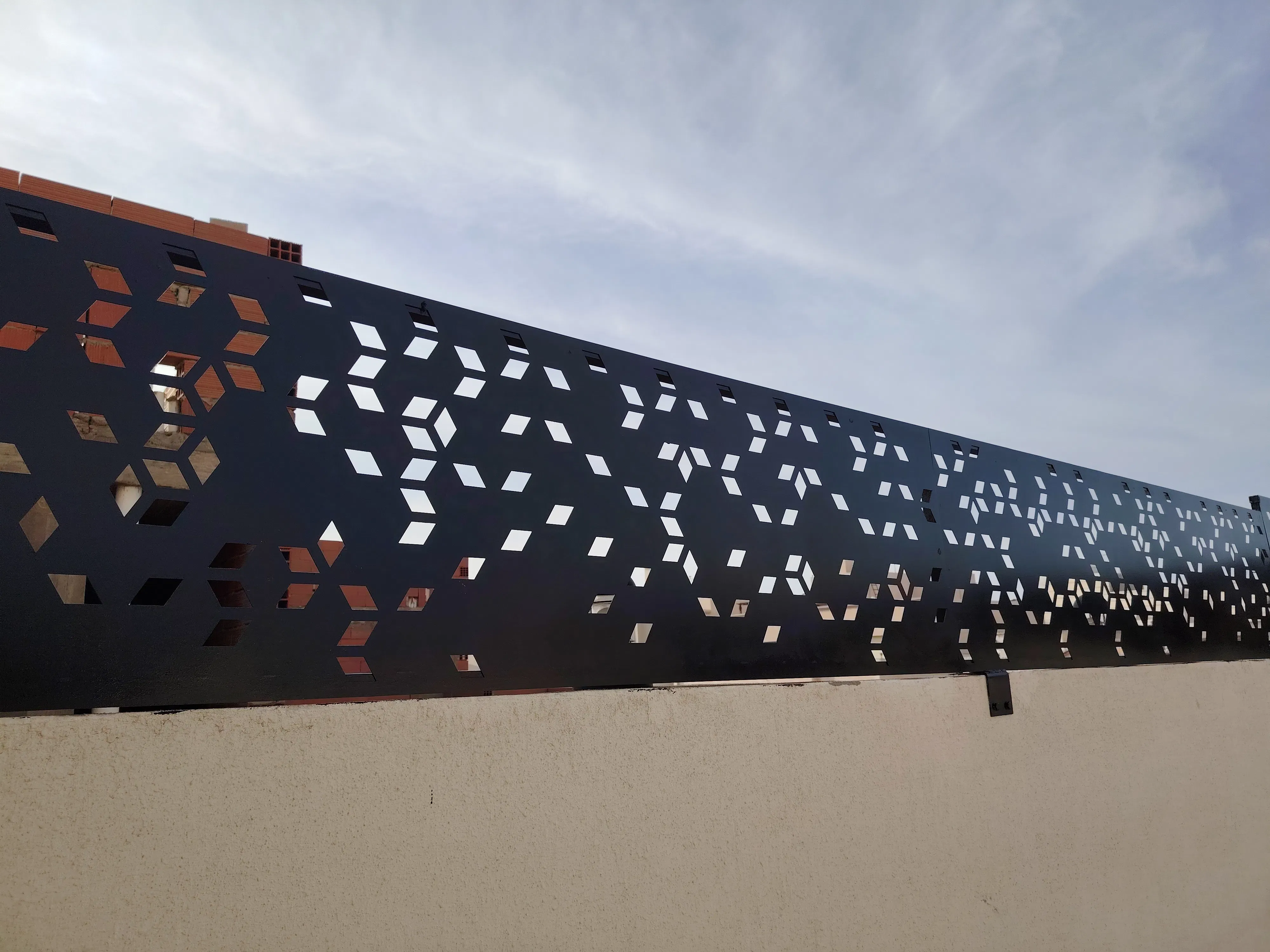 سواتر ليزر - تصميمات دقيقة مظلات وسواتر القاسم الحديثة في الرياض